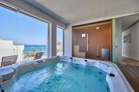 Basen w obiekcie Hotel Ilusion Moreyo - Adults Only lub w pobliżu