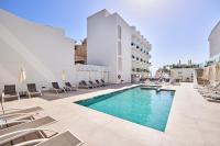 Basen w obiekcie Hotel Ilusion Moreyo - Adults Only lub w pobliżu