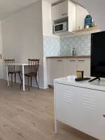 Kuchnia lub aneks kuchenny w obiekcie Studio neuf Pont-rousseau Rezé
