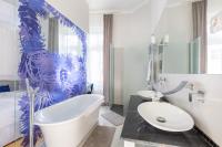 Kúpeľňa v ubytovaní Designer Luxury Home in The Jewish Quarter