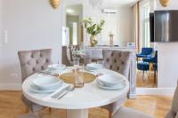 Posedenie v ubytovaní Designer Luxury Home in The Jewish Quarter