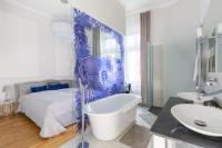 Posteľ alebo postele v izbe v ubytovaní Designer Luxury Home in The Jewish Quarter