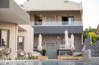 Balkón alebo terasa v ubytovaní Theros Suites