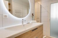 Łazienka w obiekcie L'Annexe du 43 - Beautiful T3 for 4 people with balcony