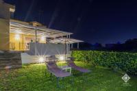 Vonkajšia záhrada v ubytovaní Villa Vittoria - Waterfront house