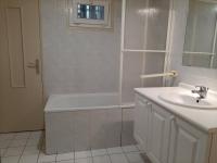 Un ba&ntilde;o de 2 bedrooms Apartment with parking Paris Neuilly