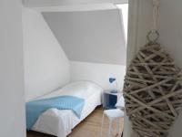 Łóżko lub łóżka w pokoju w obiekcie Maison cosy à 200m de la plage, 3 ch, terrasse, WiFi, proche centre, idéale pour famille - FR-1-675-7