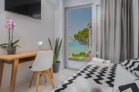 Televízia a/alebo spoločenská miestnosť v ubytovaní Sunrise Rent Rooms