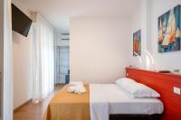 Łóżko lub łóżka w pokoju w obiekcie Hotel Royal Garnì