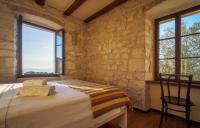 Postel nebo postele na pokoji v ubytování Villa on Biševo - transfer and car included, 5 min to the sea