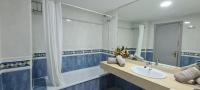 Koupelna v ubytování Beautiful garden flat nearly refurbished free WiFi