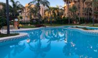 Bazén v ubytovaní Oasis Costalita Estepona I alebo v jeho blízkosti