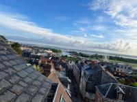 Výhľad na mesto Honfleur alebo výhľad na mesto priamo z apartmánu