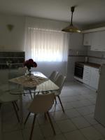Kuchyňa alebo kuchynka v ubytovaní Lívia Apartman - Zalakaros