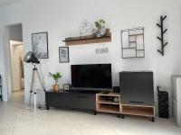 Televízia a/alebo spoločenská miestnosť v ubytovaní House Runa Porec
