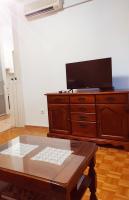 TV a/nebo společenská místnost v ubytování Apartment Karla