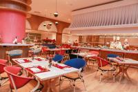 Ein Restaurant oder anderes Speiselokal in der Unterkunft Centara Grand At CentralWorld 