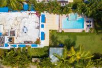 Bazén v ubytování Escape Beach Villa in El Portillo nebo v jeho okolí