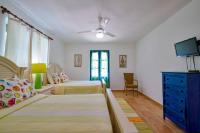Postel nebo postele na pokoji v ubytování Escape Beach Villa in El Portillo