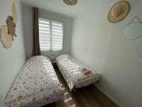 a bedroom with two beds and a window at Entre ciel et mer, Maison neuve vue mer proche de la plage in Équihen-Plage