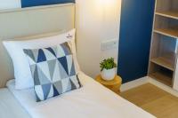 Łóżko lub łóżka w pokoju w obiekcie Klif Apartamenty Polanki Aqua A414