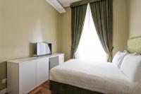 A bed or beds in a room at The river corner
