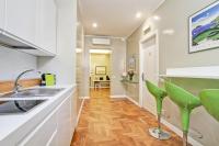 A kitchen or kitchenette at The river corner