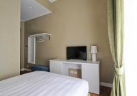 A bed or beds in a room at The river corner