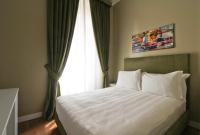 A bed or beds in a room at The river corner