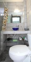A bathroom at iLposto Down