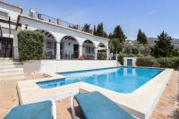 Bazén v ubytovaní Villa Málaga con Piscina Vallada, Barbacoa y hermosas vistas by AndaraHolidays alebo v jeho blízkosti