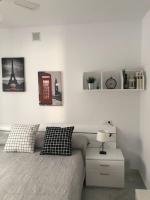 Posedenie v ubytovaní Encantador apartamento residencial con piscina