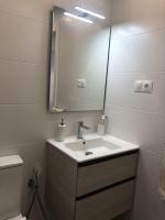 Kúpeľňa v ubytovaní Encantador apartamento residencial con piscina