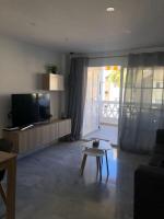 Televízia a/alebo spoločenská miestnosť v ubytovaní Encantador apartamento residencial con piscina