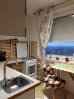 Kuchnia lub aneks kuchenny w obiekcie Sunnyrise Apartman
