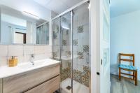 A bathroom at Albercutx Pollentia 3