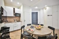 Kuchnia lub aneks kuchenny w obiekcie New Triplex 6Pers#ETOILE#Porte Maillot#Porte Champerret