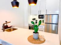 Kuchyň nebo kuchyňský kout v ubytování OleHolidays 406 Loft Romana Playa junto al mar