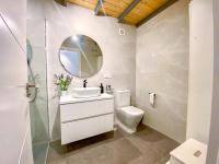 Koupelna v ubytování OleHolidays 406 Loft Romana Playa junto al mar