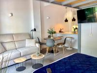 Posezení v ubytování OleHolidays 406 Loft Romana Playa junto al mar