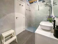 Koupelna v ubytování OleHolidays 406 Loft Romana Playa junto al mar