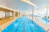 Basen w obiekcie Klif Apartamenty Polanki Aqua A414 lub w pobliżu