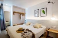 Posteľ alebo postele v izbe v ubytovaní Apartamentos Es Pujols - Emar Hotels