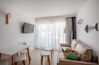 Televízia a/alebo spoločenská miestnosť v ubytovaní Apartamentos Es Pujols - Emar Hotels
