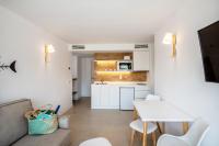 Kuchyňa alebo kuchynka v ubytovaní Apartamentos Es Pujols - Emar Hotels