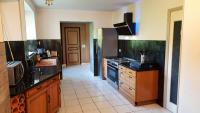 Kuchyňa alebo kuchynka v ubytovaní Villa Excallibur, aux portes de Brocéliande