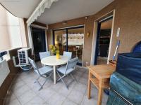 Posedenie v ubytovaní T2 climatisé au cœur de Cavalaire, avec terrasse, garage, proche des plages et commerces - FR-1-100-277