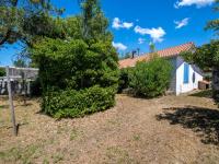 Ogród w obiekcie Maison Typique 3 Chambres, Proche Océan, Jardin Clôturé, Animaux Admis - FR-1-521-206