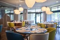 Reštaurácia alebo iné gastronomické zariadenie v ubytovaní Hotel Parentium Plava Laguna