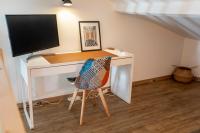 Telewizja i/lub zestaw kina domowego w obiekcie Montgolfiere Apartment by Connexion
